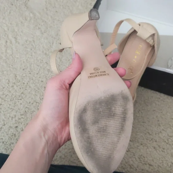 T-Strap nude shoes - Picture 2 of 6